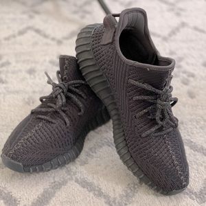 YEEZY BOOST 350. Size 8 women. Worn a few times.